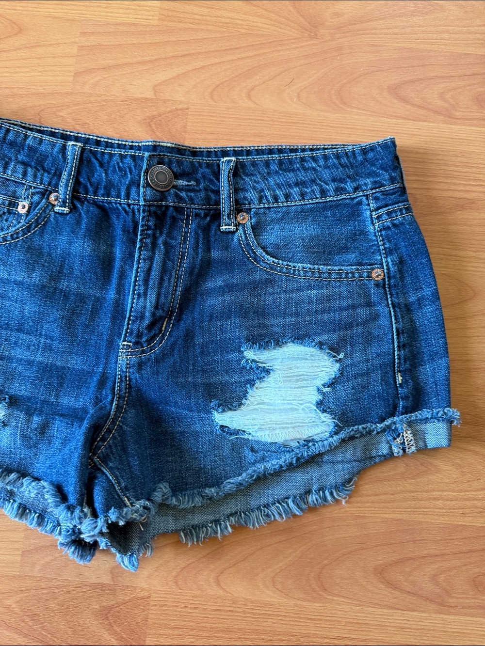 American Eagle Women’s Tomgirl Shortie Jean Shorts Size 4 - Picture 2 of 6